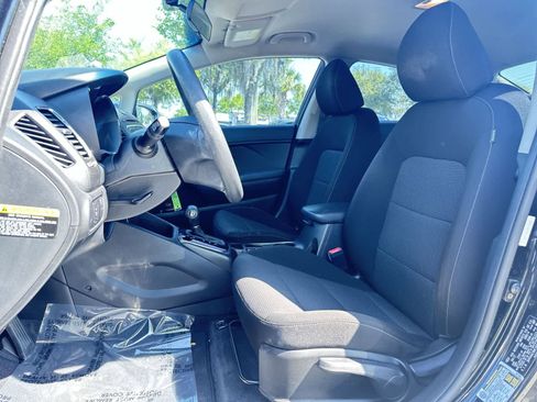 Used 2017 Kia Forte LX image 12