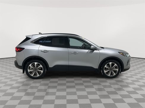 Used 2023 Ford Escape Platinum w/ Premium Technology Package image 6