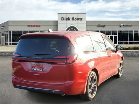 New 2026 Chrysler Pacifica Select FWD image 5