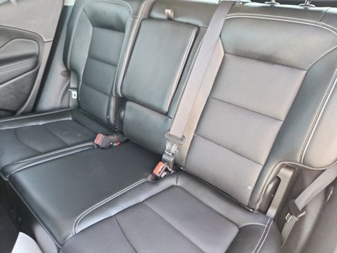 Used 2024 GMC Terrain SLT image 13