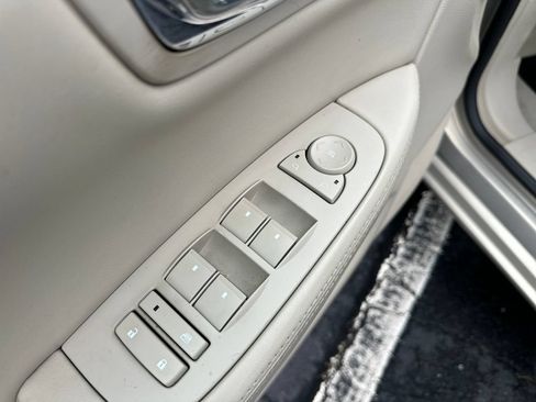 Used 2008 Cadillac DTS w/ Sun And Sound Package FWD image 12
