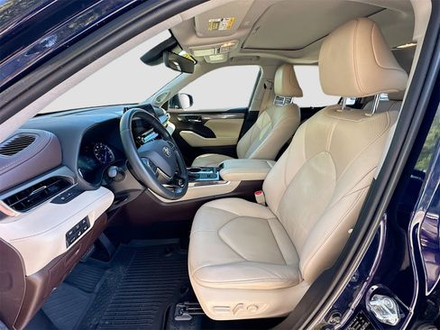 Used 2021 Toyota Highlander Limited image 21