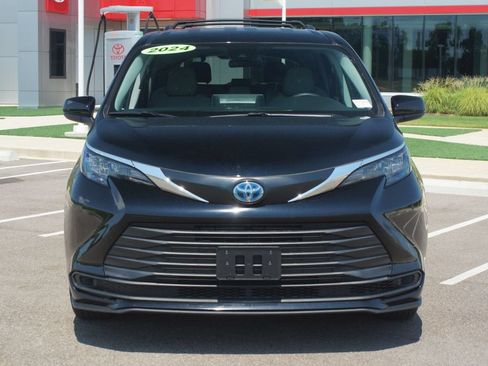 Used 2024 Toyota Sienna LE FWD image 24