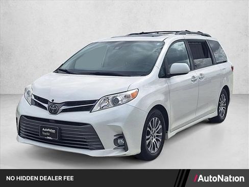 Used 2019 Toyota Sienna XLE Premium w/ Carpet Mat Package FWD image 1