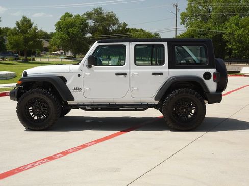 Used 2025 Jeep Wrangler Unlimited Sport AWD/4WD image 2