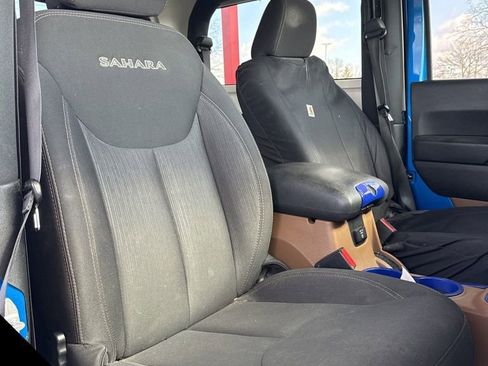 Used 2016 Jeep Wrangler Sahara w/ Connectivity Group image 25