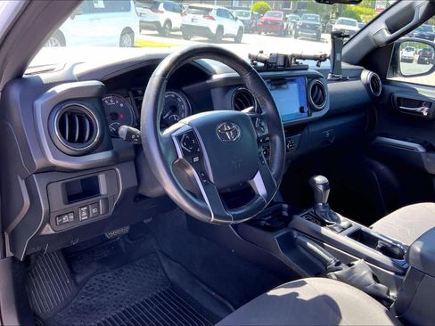 Used 2018 Toyota Tacoma TRD Off-Road image 17