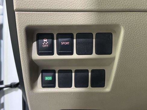 Used 2016 Nissan Rogue SV FWD image 41