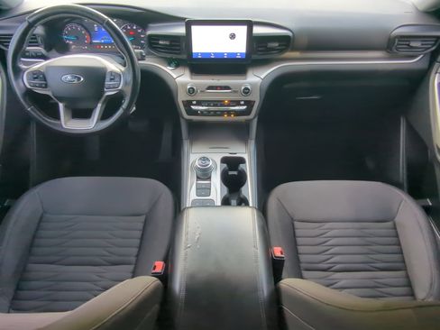 Certified 2021 Ford Explorer XLT RWD image 50
