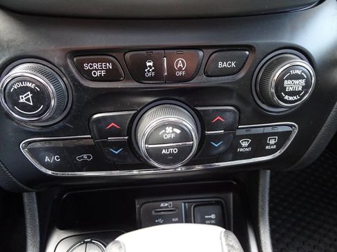 Used 2017 Jeep Cherokee Trailhawk image 27