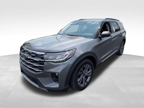 Used 2025 Ford Explorer Active w/ Active Comfort Package AWD/4WD image 5