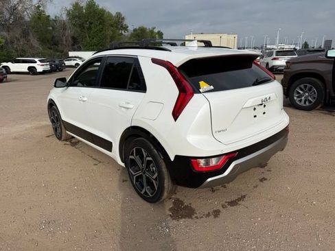 Used 2023 Kia Niro EX Touring FWD image 3