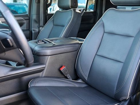 Used 2022 GMC Yukon XL SLT image 16