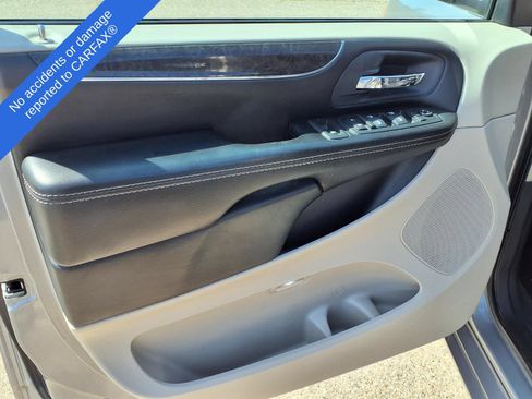 Used 2016 Chrysler Town & Country Touring w/ Driver Convenience Group FWD image 13