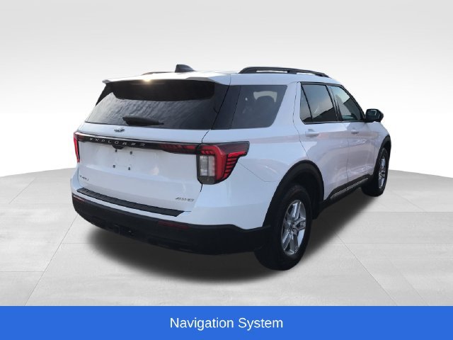 Used 2025 Ford Explorer Active AWD/4WD image 2