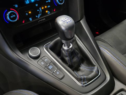 Used 2018 Ford Focus RS AWD/4WD image 29