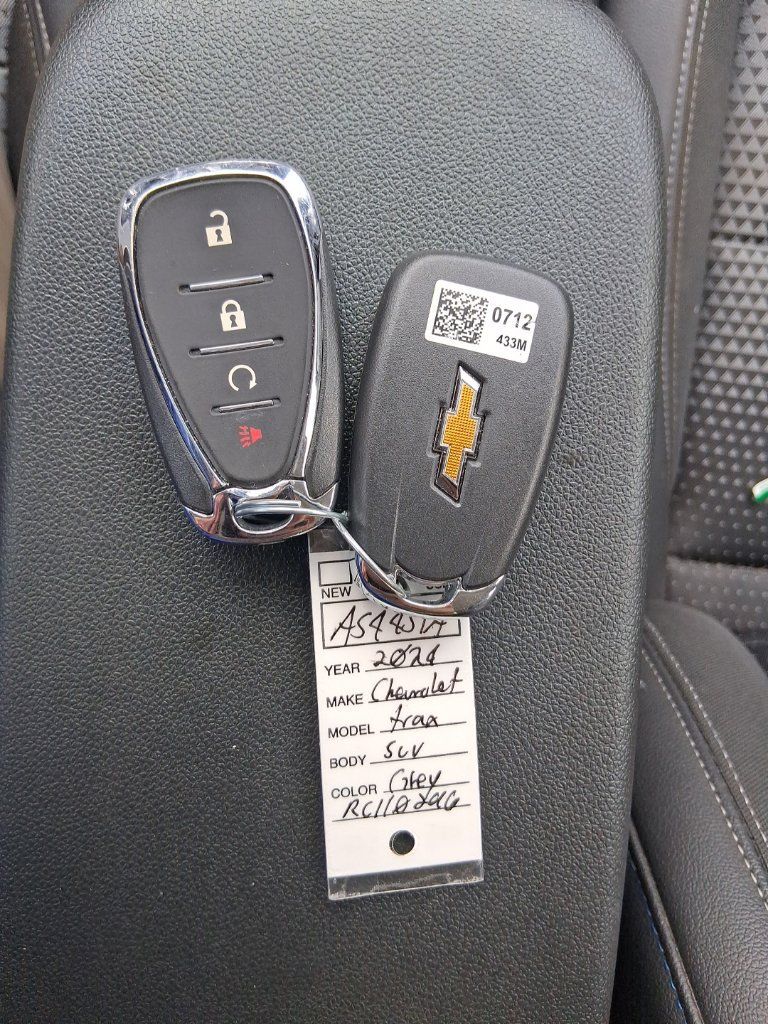 Used 2024 Chevrolet Trax LT w/ LT Convenience Package FWD image 19