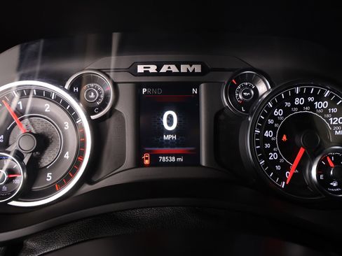 Used 2019 RAM 2500 Big Horn w/ Black Appearance Package image 4