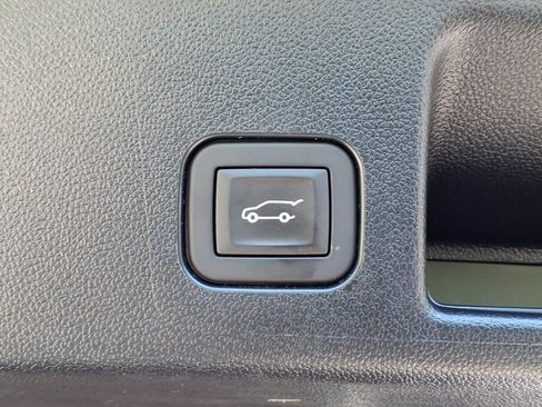 Certified 2025 Chevrolet Equinox EV LT FWD image 32