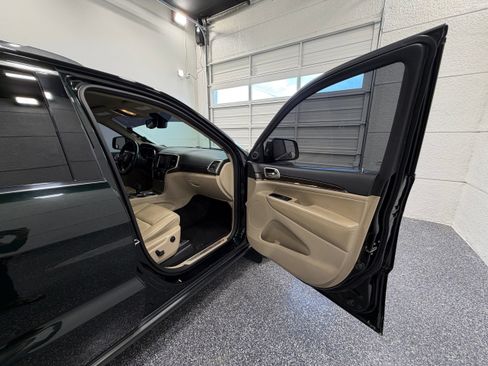 Used 2014 Jeep Grand Cherokee Limited w/ Trailer Tow Group IV AWD/4WD image 30