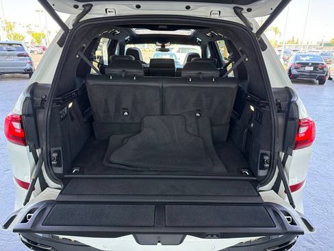 Used 2020 BMW X7 M50i w/ Dynamic Handling Package AWD/4WD image 28