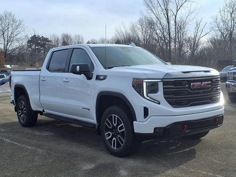 Used 2023 GMC Sierra 1500 AT4 w/ AT4 Preferred Package image 3