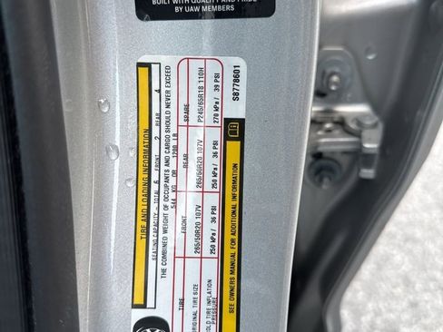 Used 2025 Jeep Grand Cherokee L Limited w/ Black Appearance Package image 12