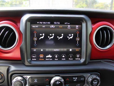 Used 2023 Jeep Gladiator Rubicon w/ Trailer Tow Package AWD/4WD image 10