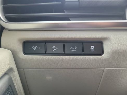 Used 2025 Kia Telluride EX w/ EX Captain's Chair Package FWD image 31