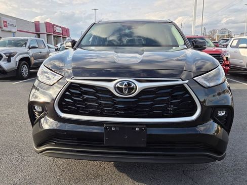 Certified 2024 Toyota Highlander XLE image 2