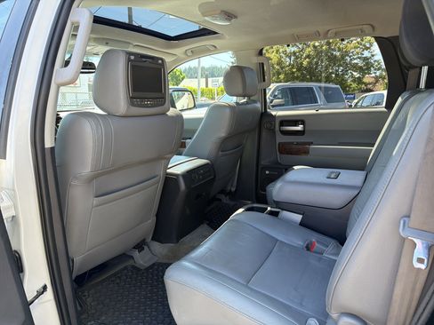 Used 2008 Toyota Sequoia Platinum RWD image 9