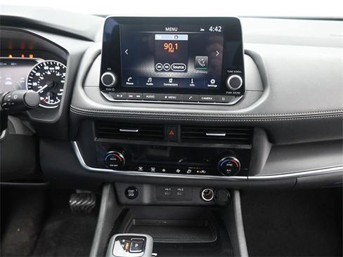 Used 2024 Nissan Rogue SV image 16