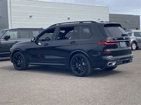 New 2025 BMW X7 xDrive40i w/ M Sport Package image 8