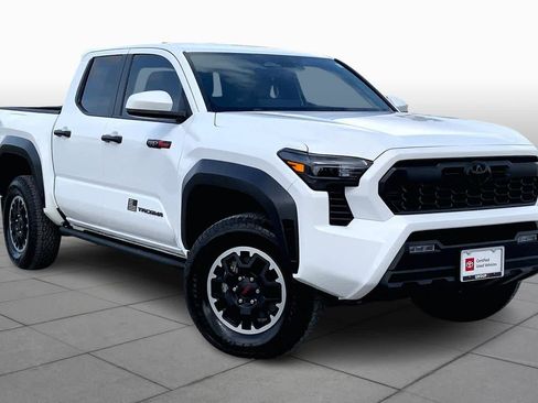 Used 2024 Toyota Tacoma TRD Off-Road image 2