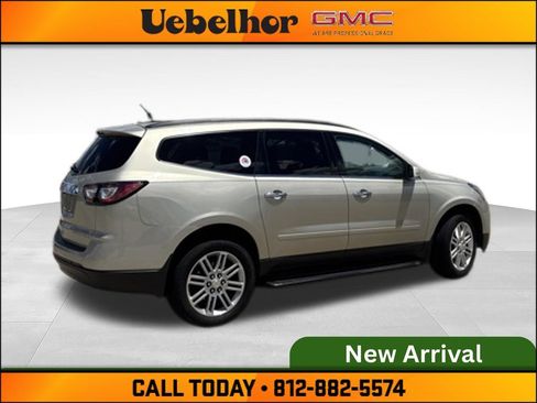 Used 2015 Chevrolet Traverse LT w/ Style and Technology Package FWD image 4