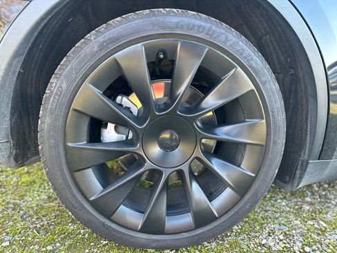 Used 2021 Tesla Model Y Long Range image 8