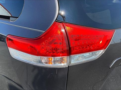 Used 2012 Toyota Sienna XLE w/ Premium Pkg FWD image 23