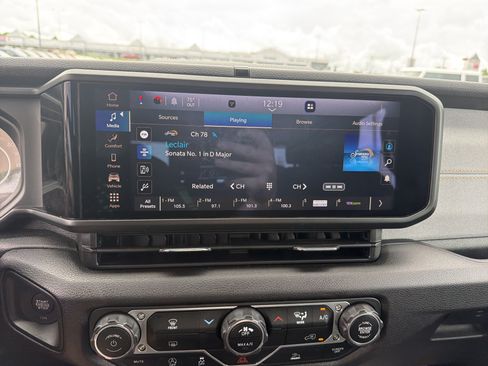 Used 2024 Jeep Gladiator Sport AWD/4WD image 22