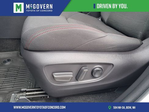 Used 2022 Toyota RAV4 SE w/ Weather & Moonroof Package AWD/4WD image 17