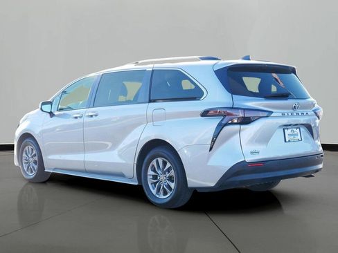 Used 2024 Toyota Sienna XLE image 2