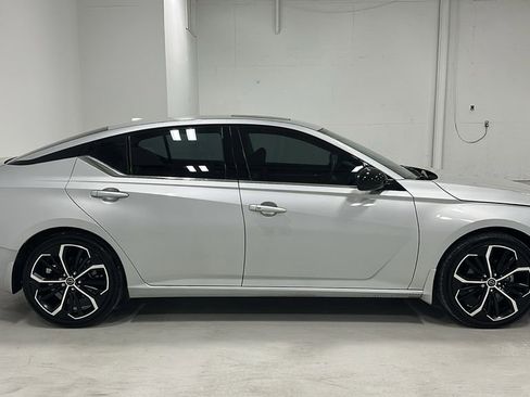 Used 2023 Nissan Altima 2.5 SR w/ SR Premium Package FWD image 5