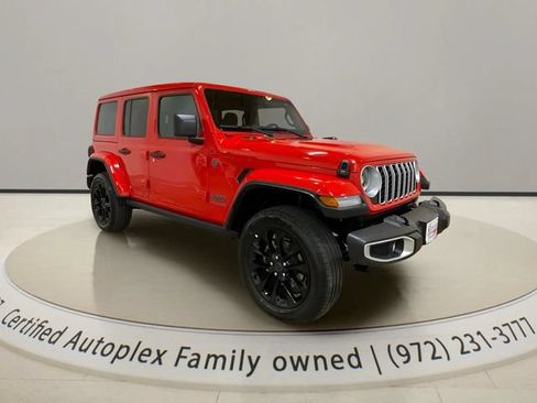 Used 2025 Jeep Wrangler Unlimited Sahara w/ Safety Group AWD/4WD image 7