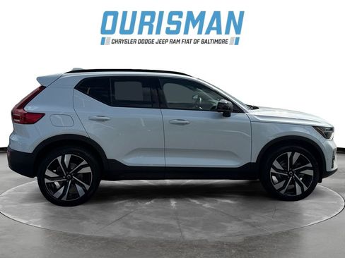 Used 2023 Volvo XC40 B5 Plus w/ Driver Assist Package AWD/4WD image 7