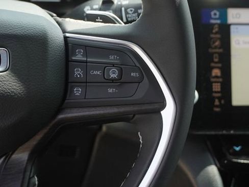 New 2026 Jeep Grand Cherokee L 2WD image 30