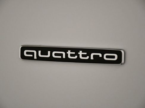 Used 2025 Audi Q5 Premium w/ Convenience Package image 10