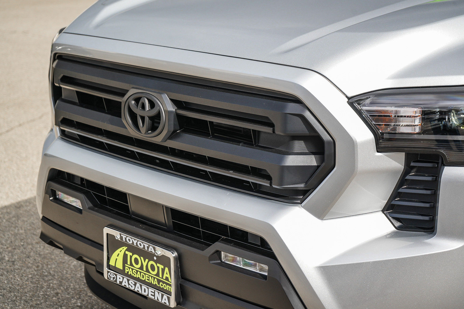 Used 2026 Toyota Tacoma SR5 AWD/4WD image 5