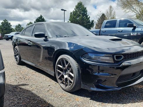 Used 2017 Dodge Charger R/T image 3
