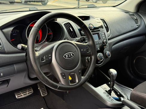 Used 2010 Kia Forte Koup SX image 16