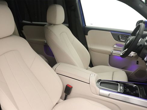 New 2026 Mercedes-Benz GLB 250 image 9