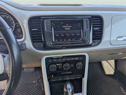 Used 2019 Volkswagen Beetle S image 21